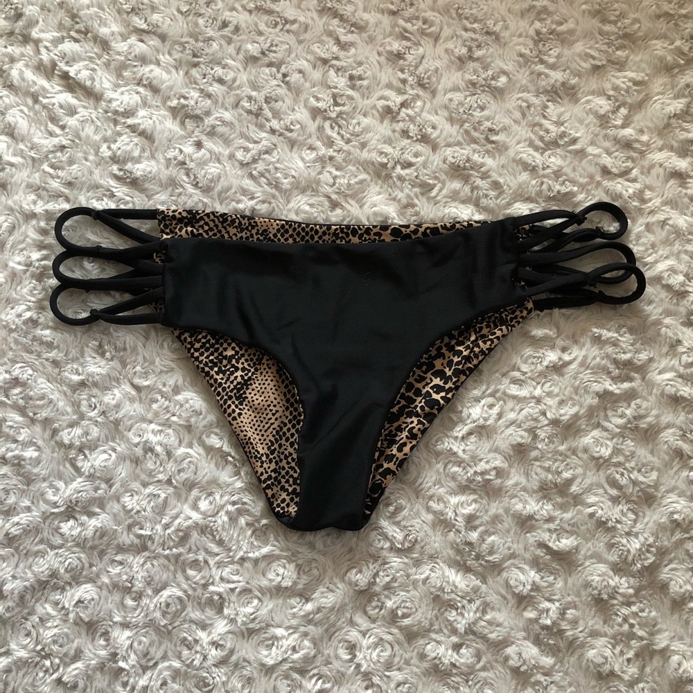 Acacia La Riviera bottom